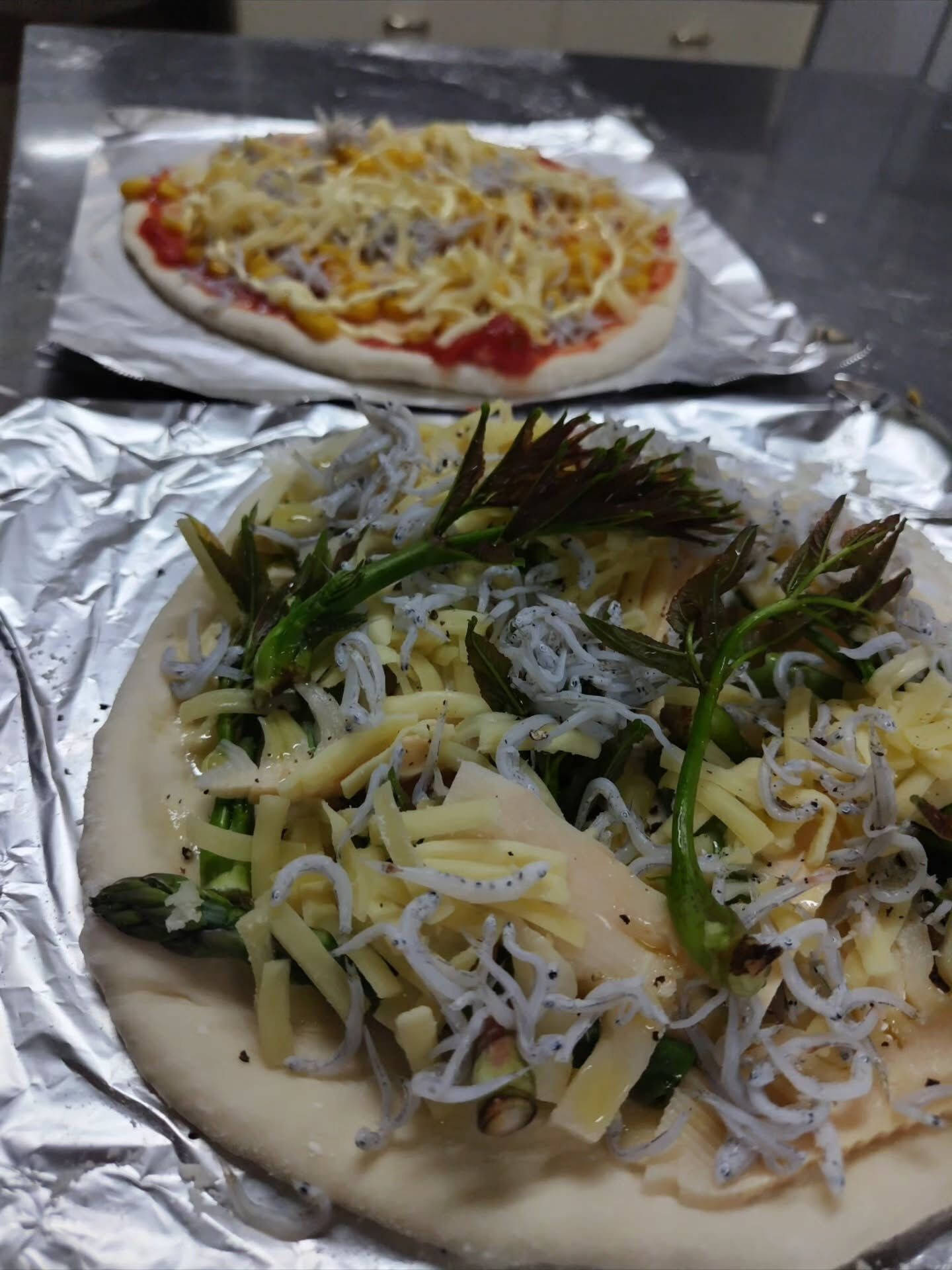 薪割り後は窯焼きピザとBBQで皆さんと交流しました！